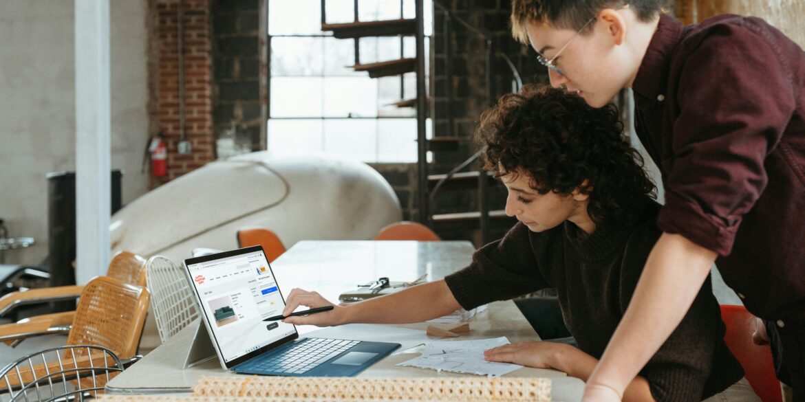 How Small Businesses Can Compete With Big Brands Using Guest Posts