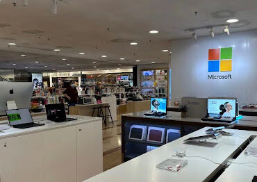 Deciphering the Microsoft Code: The Metamorphosis from "Know-It-All" to "Learn-It-All"