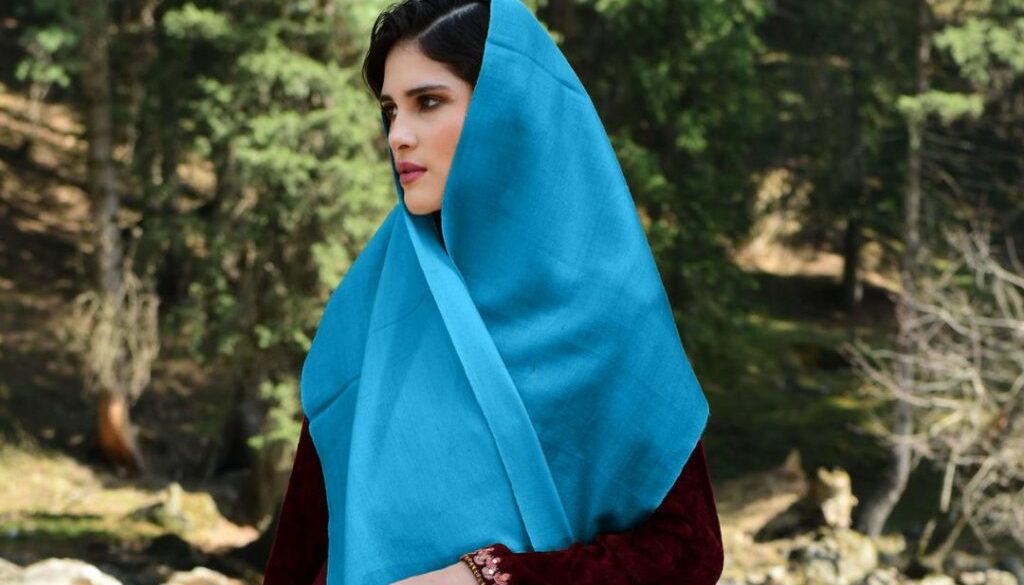 Why Luxury Cashmere Scarves Remain the Ultimate Wardrobe Investment