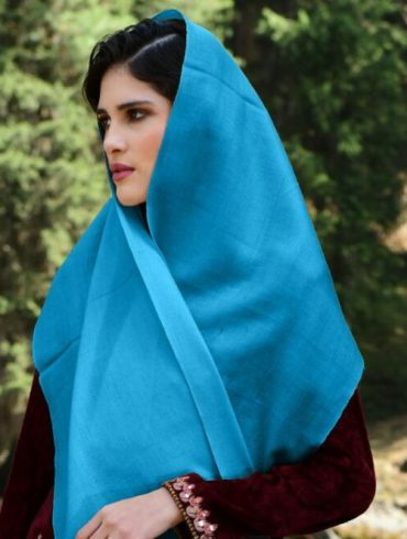 Why Luxury Cashmere Scarves Remain the Ultimate Wardrobe Investment