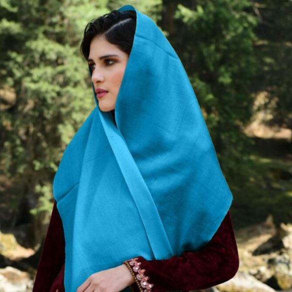 Why Luxury Cashmere Scarves Remain the Ultimate Wardrobe Investment