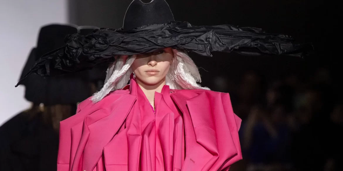 Pull Comme des garcons Exploring the Unique World of Comme des garcons Fashion