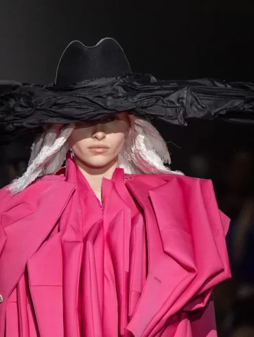 Pull Comme des garcons Exploring the Unique World of Comme des garcons Fashion