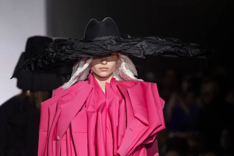 Pull Comme des garcons Exploring the Unique World of Comme des garcons Fashion