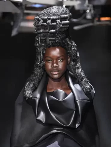 Comme des Garçons: The Revolutionary Force in Avant-Garde Fashion