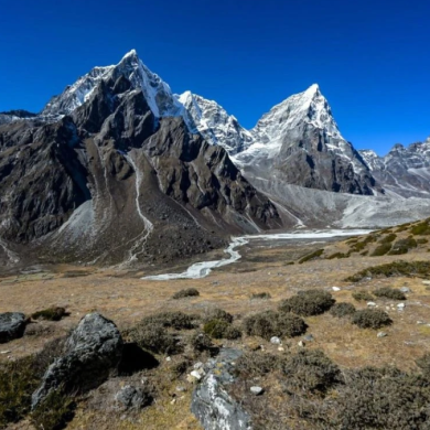 Trekking in Nepal: Everest Base Camp Trek, Everest Base Camp Heli Tour & Manaslu Circuit Trek Compared