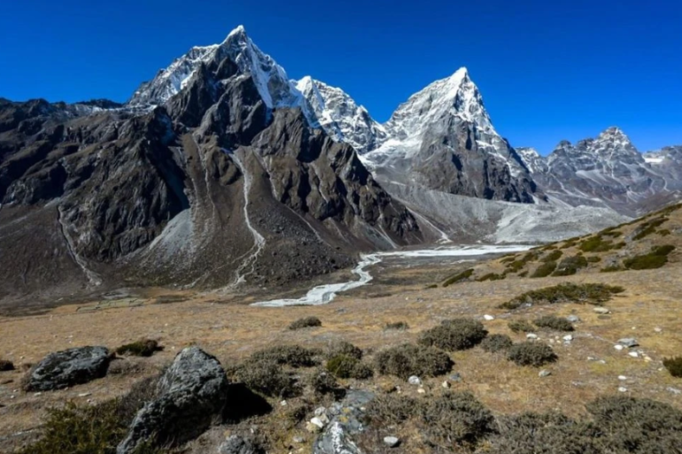 Trekking in Nepal: Everest Base Camp Trek, Everest Base Camp Heli Tour & Manaslu Circuit Trek Compared