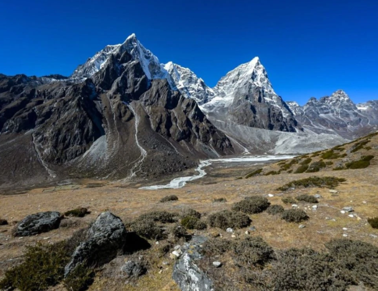 Trekking in Nepal: Everest Base Camp Trek, Everest Base Camp Heli Tour & Manaslu Circuit Trek Compared