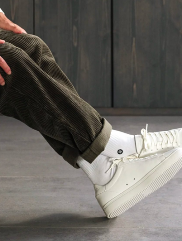 Why Common Projects Sneakers Are a Smart Choice for Everyday Style